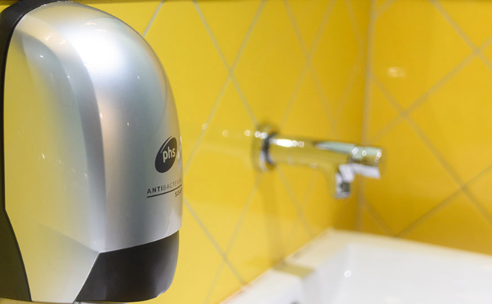 Making Commercial Washrooms More Efficient With the Right Manual Hand Soap Dispenser